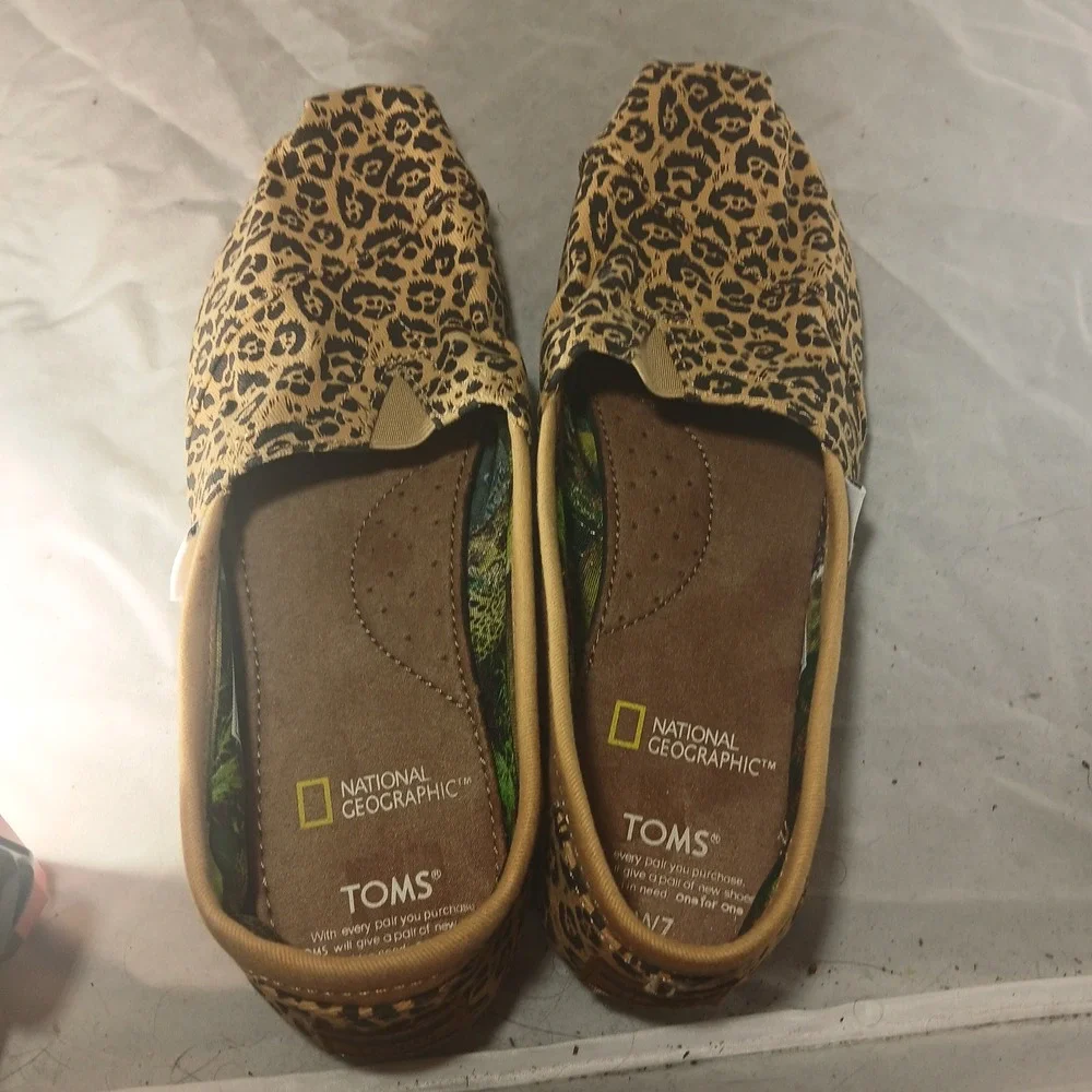 TOMS National Geographic Leopard Print Slip On Flats‎ Shoes Women's Size 7